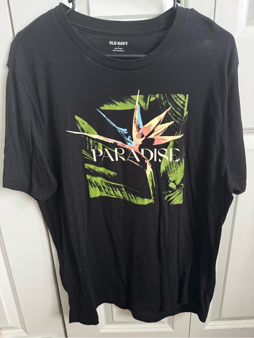 🌟 5 for $20 or $7Old Navy Men’s Black 'Paradise' Graphic Tee